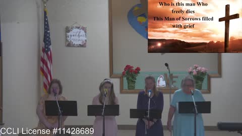 Moose Creek Baptist Church Sing “When I Survey the Wondrous Cross” During Service 7-31-2022