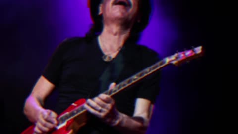 US guitarist Carlos Santana collapses onstage in Michigan