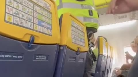 Police kick out drunk passengers of RyanAir flight in Edinburgh