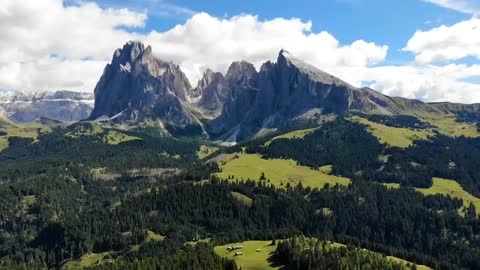 Unmissable natural scenery in Italy's Dolomite Mountains