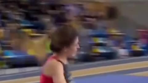 Laura Martin's High Jump Spanish Part 1