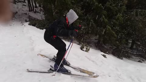 Grey hood ski sharp left fail