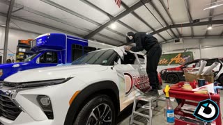 Designer Wraps installs a printed vinyl wrap on a new Chevy Trailblazer - Timelapse