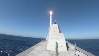 USS Zumwalt Conducts Live-Fire Test of SM-2 Missile