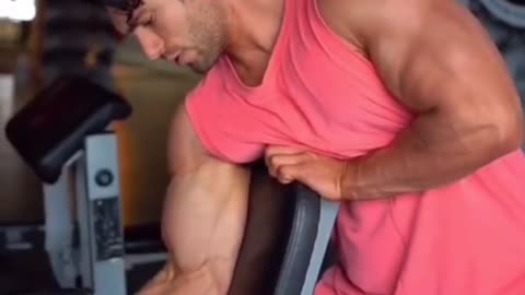 Fitness trainer shares arm training moves