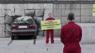 Activistas piden acabar con la venta de vehículo de gasolina y diésel en España