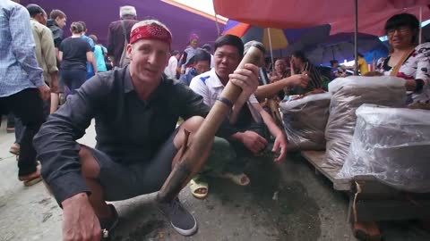 RARE Vietnamese Mountain Food in the Most Colorful Market in the World! - Bac Ha Market-15