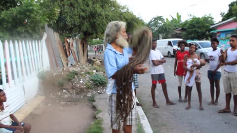 Man Shows Off His 40-Year-Old Dreadlocks