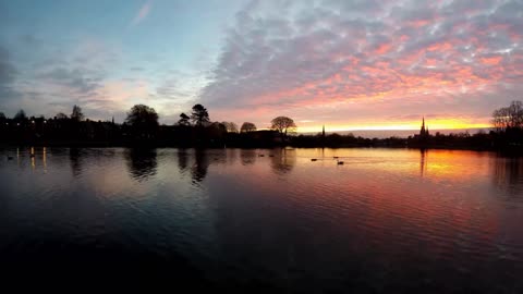 Sensacional secuencia de un atardecer sobre la famosa Catedral de Lichfield