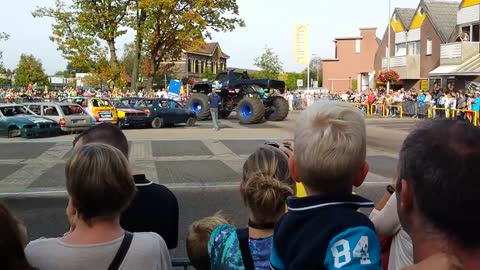 Monstertruck in Haaksbergen crash - alternative angle