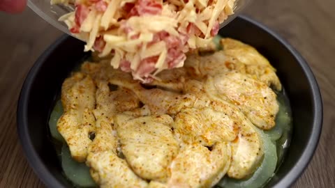 A great dinner with potatoes and chicken breasts in the oven!