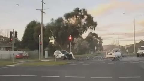 Dashcam footage of fatal car crash in Ferntree Gully