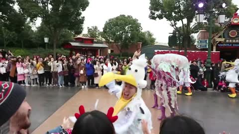 Christmas Day at Disneyland China! | Shanghai Travel Vlog |