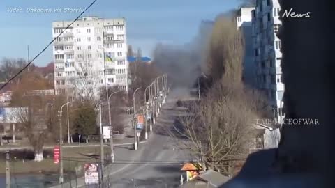 Heavy artillery strikes buildings in Borodyanka, northwest of Kyiv