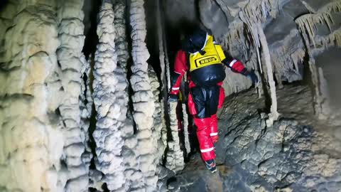 Exploring Tiger Cave 8