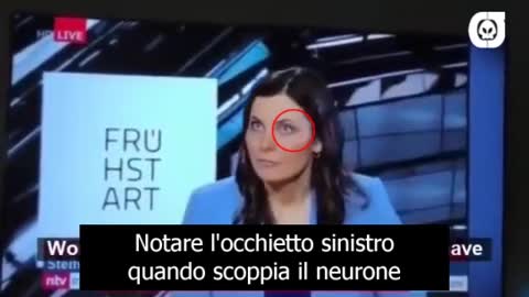 [Karma] La giornalista tedesca Clara Pfeffer collassa mentre promuove l'obbligo vaccinale.