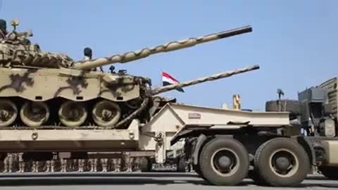 Milícias apoiadas pelo Irã realizam desfile militar impressionante no Iêmen #shorts