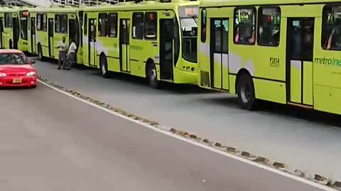 Video:Estudiantes de la UIS bloquean la Puerta del Sol en Bucaramanga 2