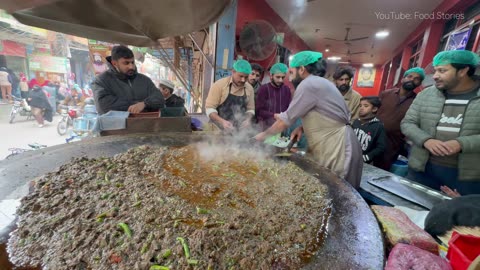 HUGE TAWA FRY KALEJI AT PAKISTANI STREET FOOD - FAMOUS PESHAWARI MASALA KALEJI - MUTTON FRIED LIVER