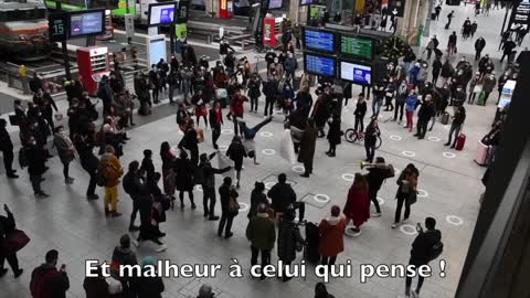 RÉVEILLER LES HYPNOTISÉS ENCORE ENDORMIS DANSER ENCORE - Flashmob - Gare du Nord