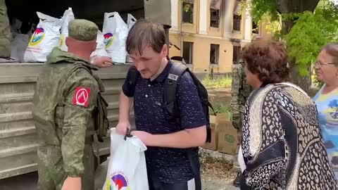 🚛Russia Central MD servicemen providing residents of Lugansk People's Republic with humanitarian aid