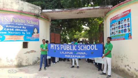 मां त्रिपुर सुंदरी पब्लिक स्कूल के बच्चों ने सड़क सुरक्षा रैली निकाली