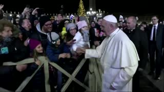 Pope Francis slaps woman's hand to free himself