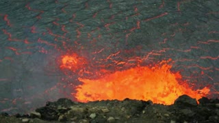 Hawaiis Kilauea Volcano Spews Lava From Western Fissure As Eruption Continues