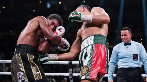 David Benavidez DESTROYS Demetrius Andrade.