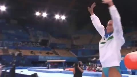 Gimnasta uzbeka, de 46 años, se despide de los Olímpicos tras 8 participaciones