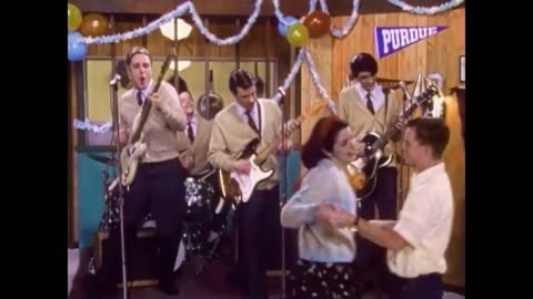 Weezer - Buddy Holly (Video)