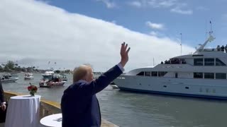 Trump Waves to Boaters in California 🇺🇸