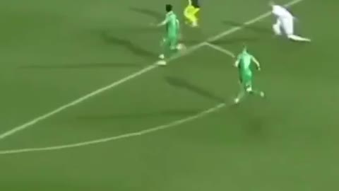 Ozil brilliantly goal against Ludogoretz Bulgaria