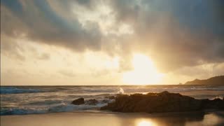 Beach Waves Bliss: Relaxing Video of Calming Ocean Sounds and a Beautiful Sunset