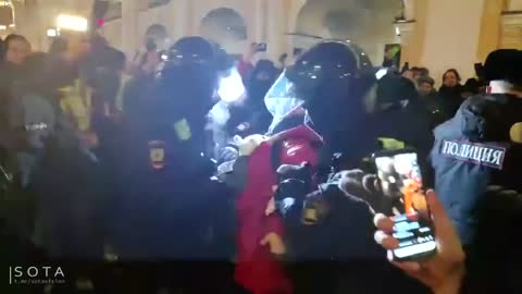 In Saint Petersburg riot police has arrested a woman with a newborn baby for holding a peace sign