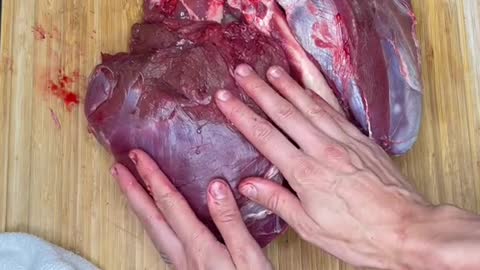 Butchering a deer hindquarter #venison #cooking #Recipe