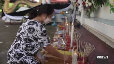 Thailand massacre: Hundreds pay respects in temples to victims | ABC News