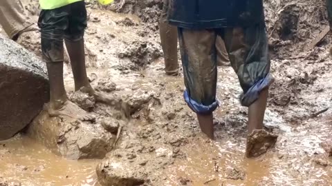 Search for survivors after deadly India landslide