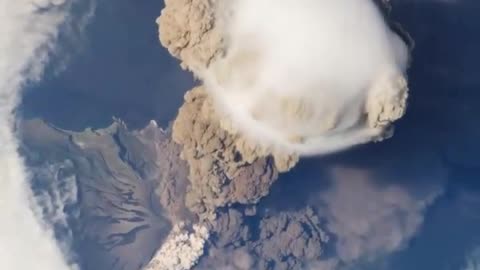 Sarychev Valcono eruption