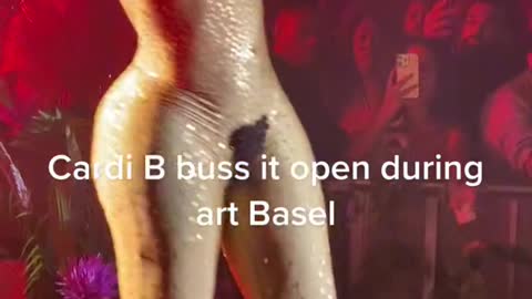 Cardi B Buss It Open On Stage At Art Basel - Black Willy Wonka Legend Already Made