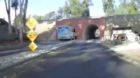 Box Truck Gets Stuck at the Entrance of Circular Tunnel