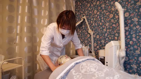 I tried Anti-Aging massage by 15 years of EXPERIENCED ESTHETICIAN in Osaka, Japan (soft spoken)