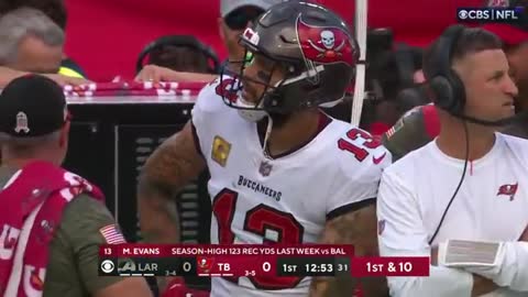 Mike Evans gets sandwiched by 3 Rams players