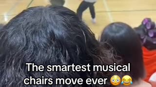 What a move 😂🔥 (via @Liz Ruiz) #musicalchairs #elite #son #wow