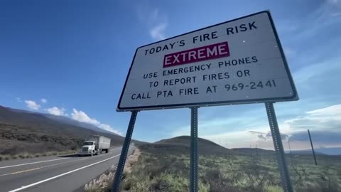 Mauna Loa volcano eruption threatens busy Hawaii highway DW News