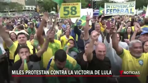 Persisten las protestas por derrota de Bolsonaro en Brasil | Noticias Telemundo