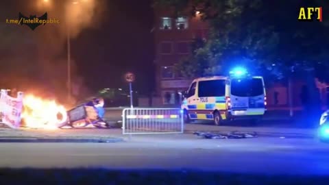 SWEDEN: Muslims protest quran burnings by burning cars