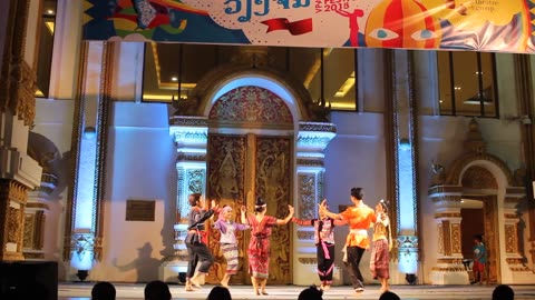 Lao Traditional Dance at Vientiane performing Arts Festival (ຟ້ອນສິນລະປະລາວ)