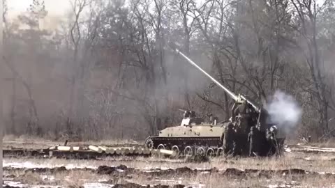 Msta-S self-propelled howitzers and Giatsint-S guns of Central Military District con