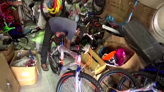A crisis fuels a bicycle frenzy in Sri Lanka